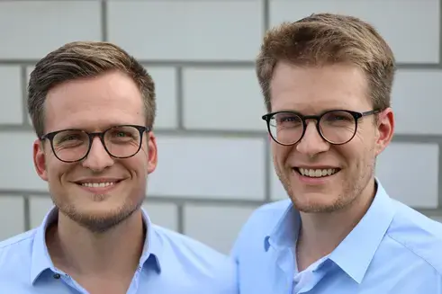 Zahnarzt Wiesbaden - Dres- Luhrenberg Dres. Luhrenberg - Links Phillip Luhrenberg und rechts davon Felix Luhrenberg