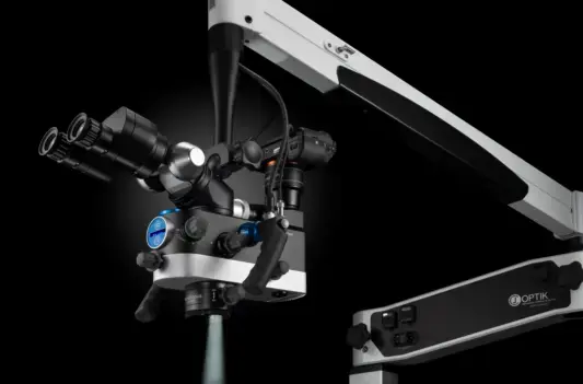 Operationsmikroskop – Hightech-Ausstattung der Zahnarztpraxis Dres. Luhrenberg Wiesbaden